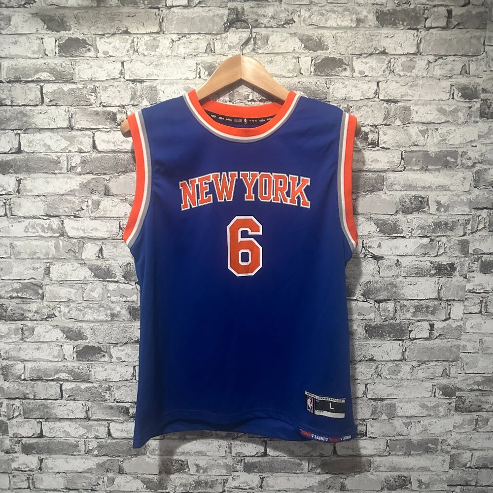EUC NBA Apparel New York Knicks Porizingis Jersey Size Youth Large (14/16)